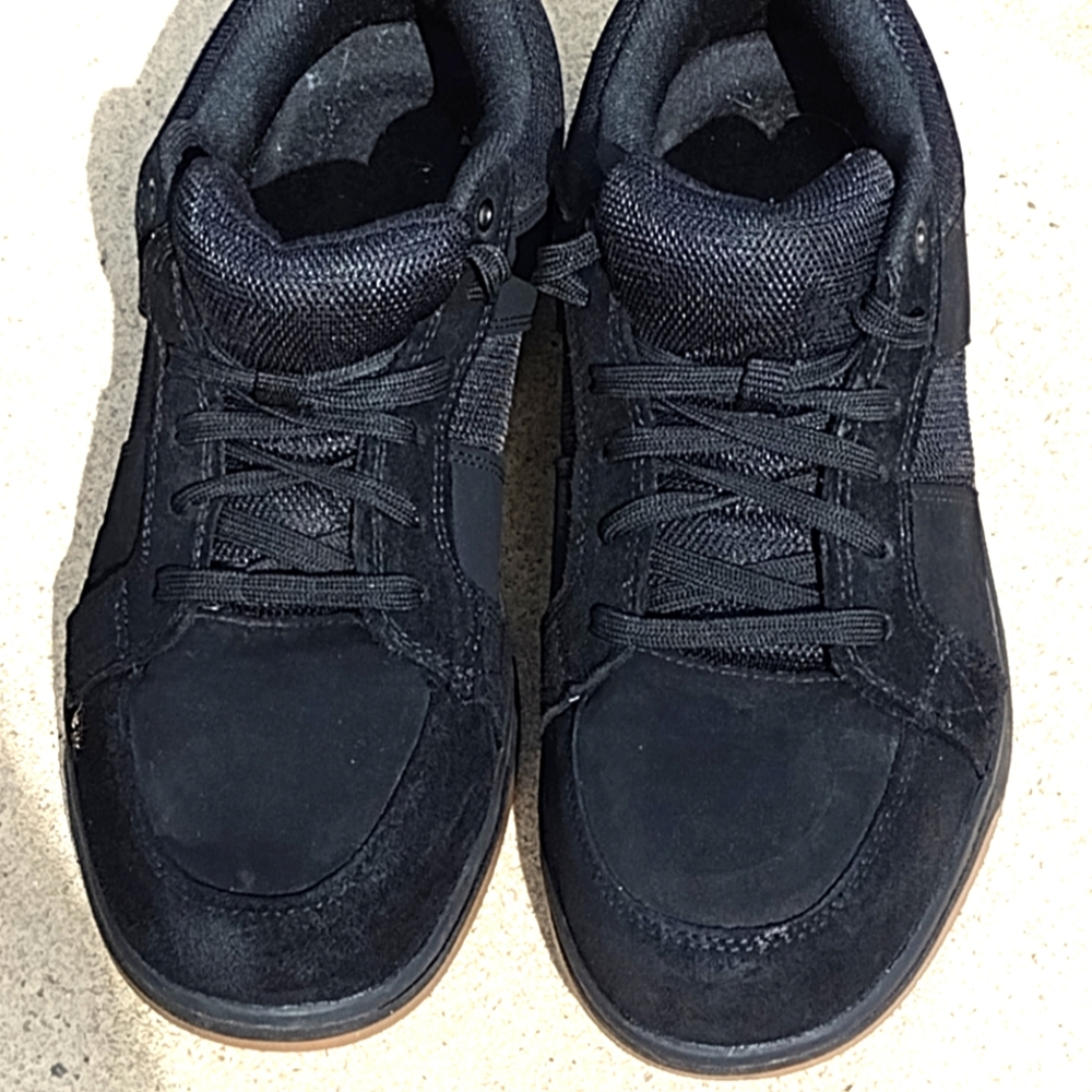 Steel toe shoes